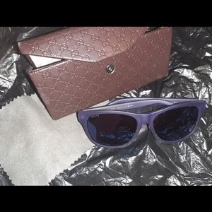 💋SOLD💋🕶Gucci $320 Blue Sunglasses & Case🤩
